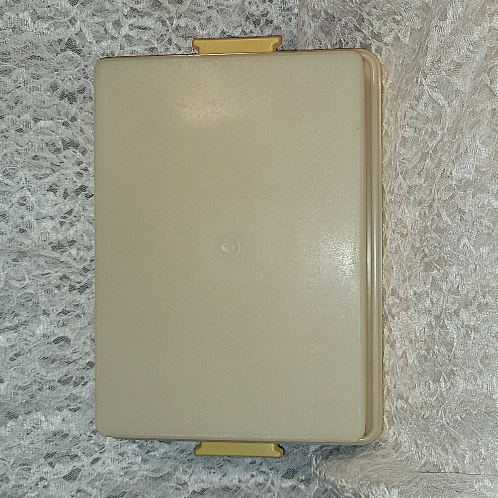 Tupperware: Cake Keeper Container - Picture 4 of 8